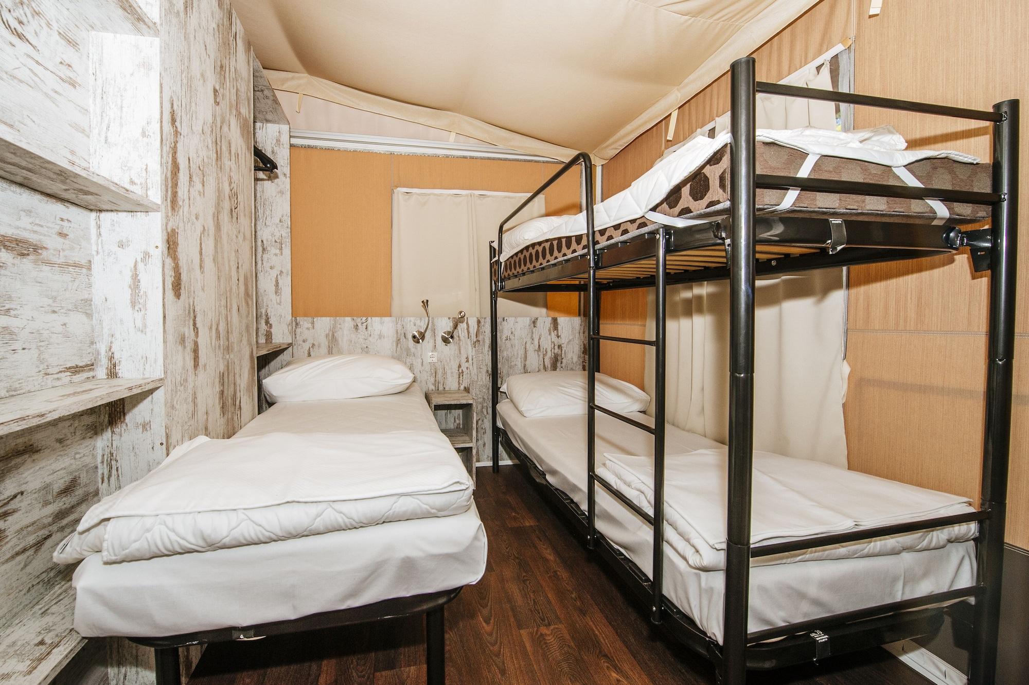 Zaton Holiday Resort Mobile Homes Нин Экстерьер фото